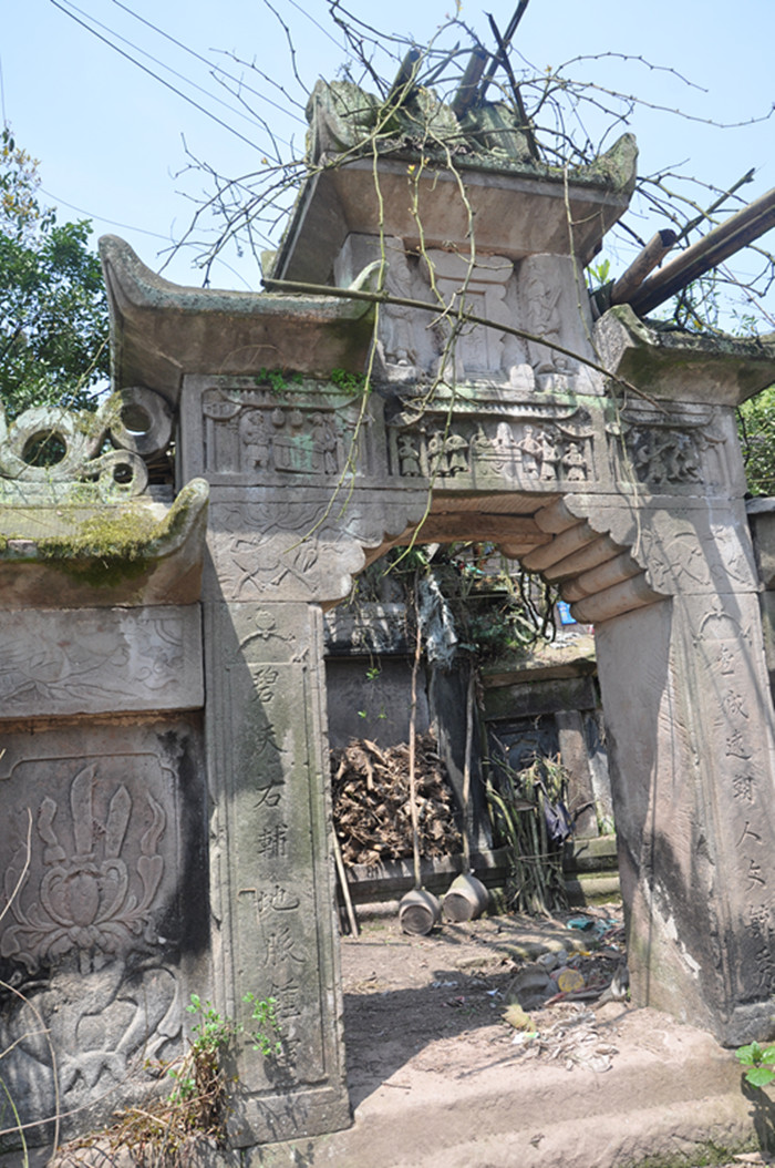 蓬安县济渡乡发现清光绪年间邓氏先祖精美石墓:双龙戏珠气势恢弘堪比