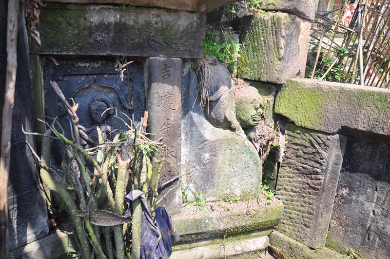 蓬安县济渡乡发现清光绪年间邓氏先祖精美石墓:双龙戏珠气势恢弘堪比