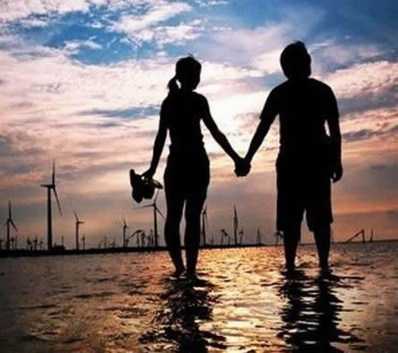 心理学家认为,判断男女两个人是否适合"牵手",应考虑以下  个因素.