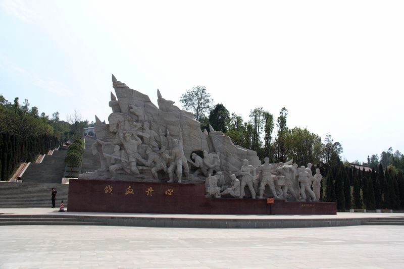 七律·谒王坪烈士墓