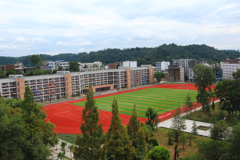 奋进中的长赤中学——灾后重建成果展示
