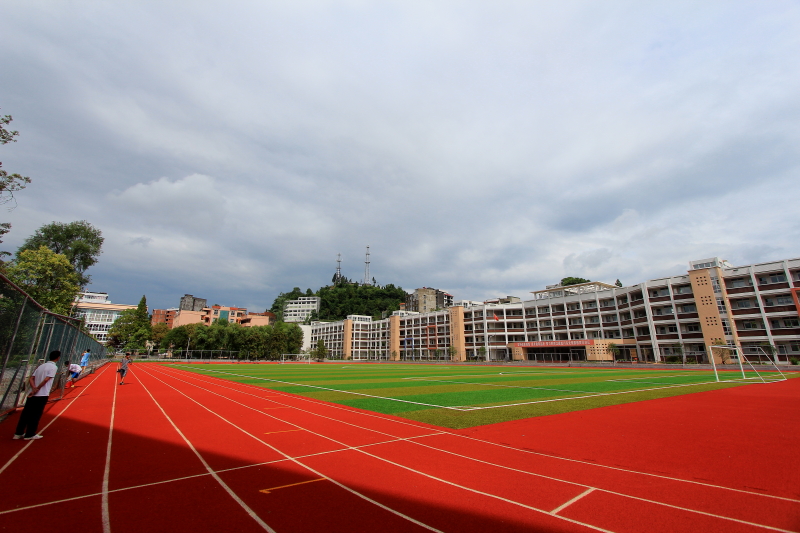 奋进中的长赤中学——灾后重建成果展示
