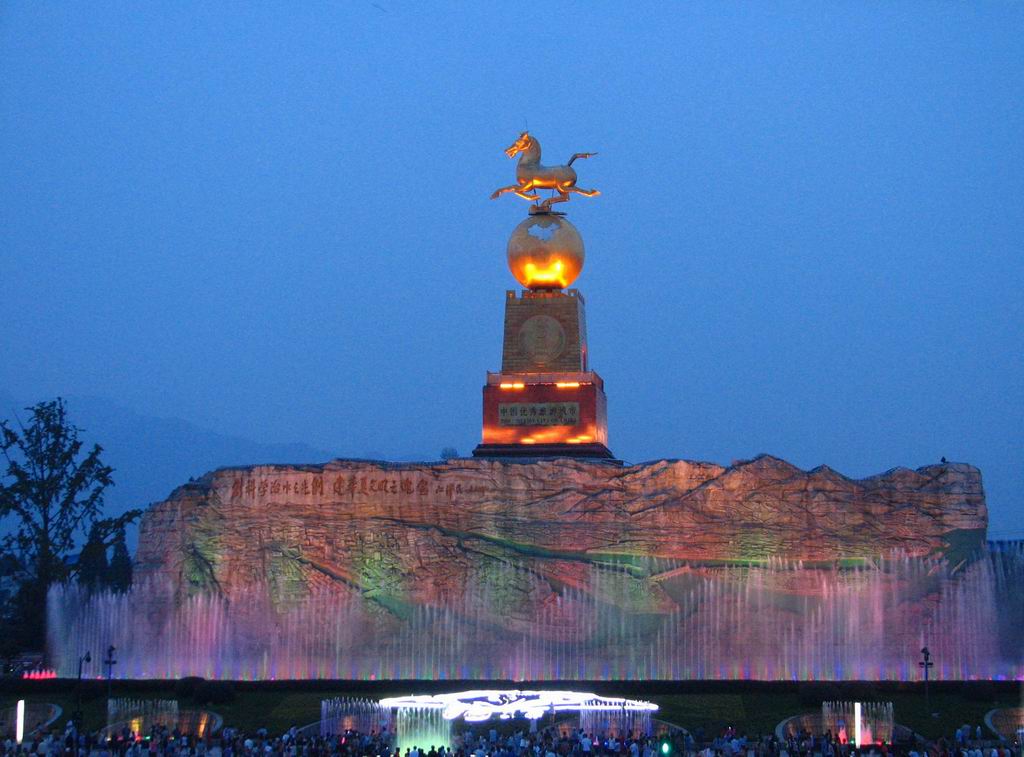 都江堰新景观——《迎宾广场音乐喷泉》夜景