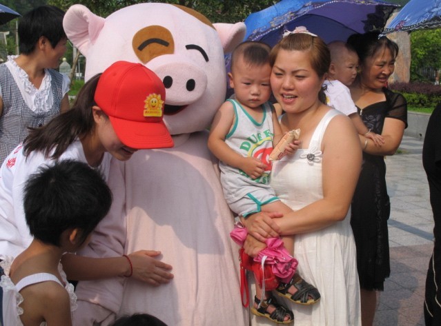 WOHO国际都江堰向日葵早教中心走进向峨公