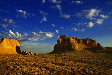 乌尔禾风城中国最美的雅丹地貌
