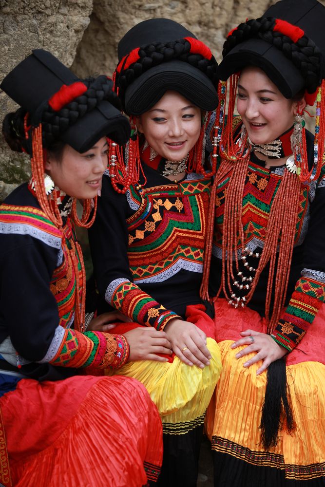 围观凉山美女如云