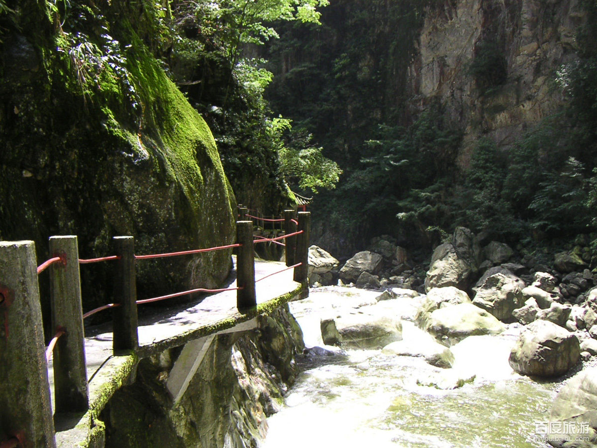 銀廠溝 龍門山銀廠溝屬國家級風景名勝區,地處白水河國家森林公園