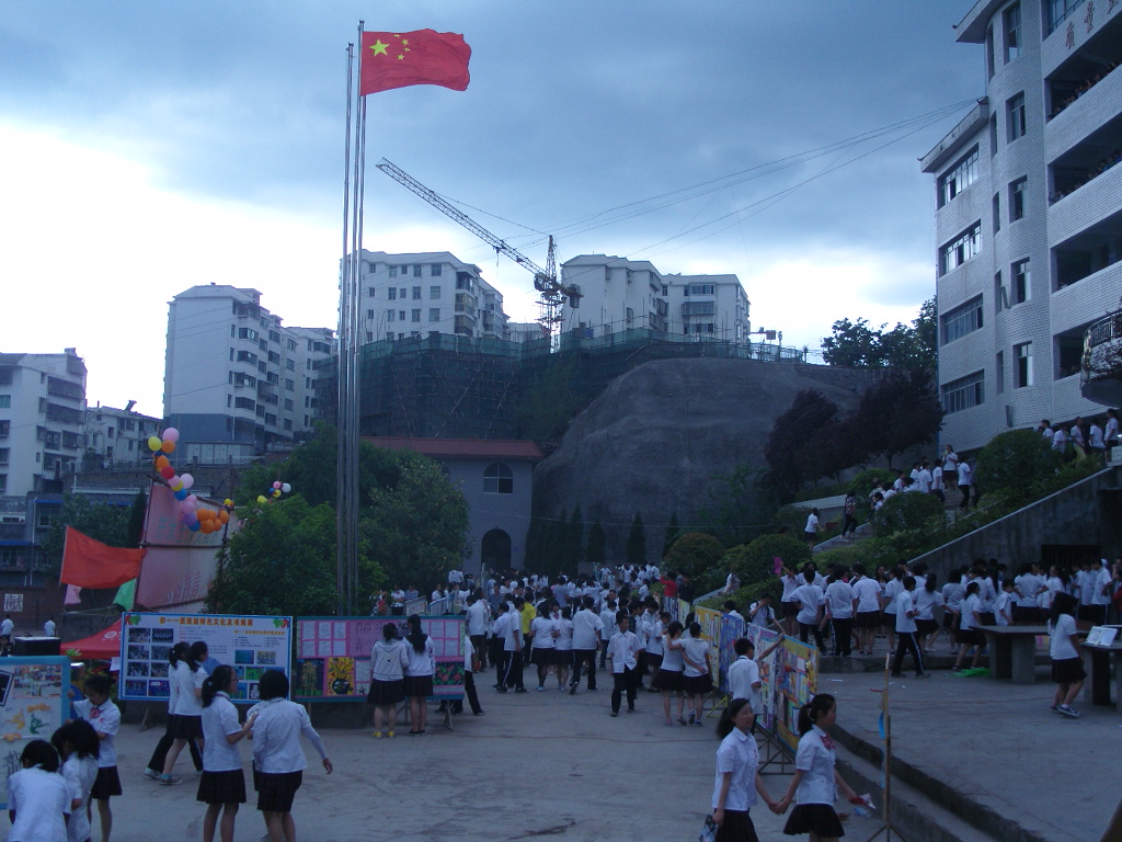 南江四中:隆重举行新学期开学典礼