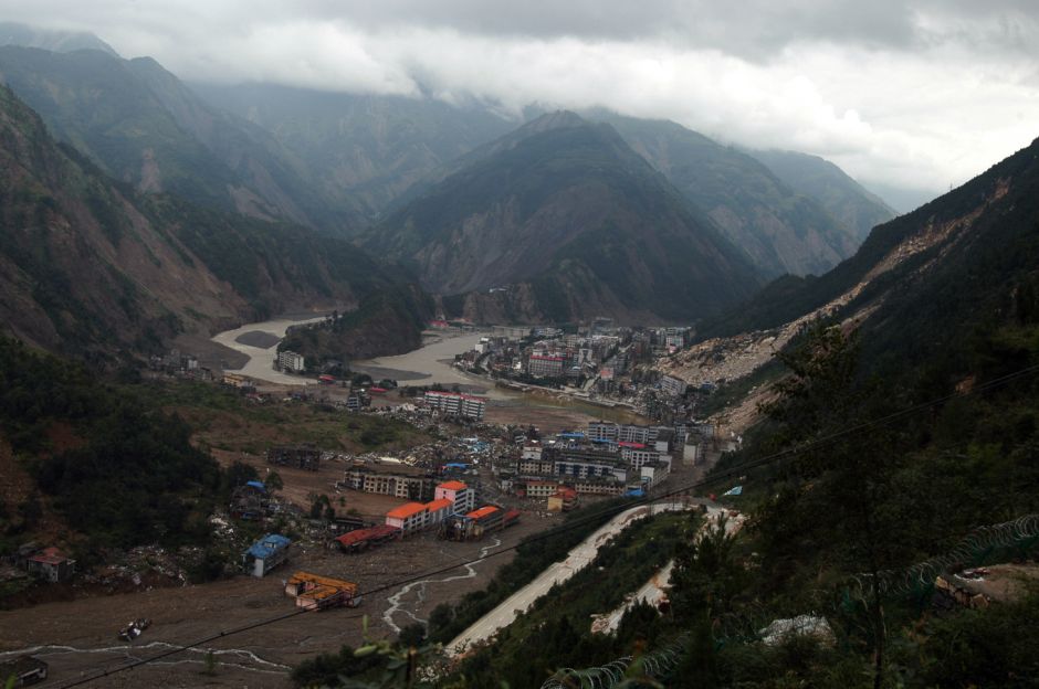 阅北川老县城遗址图,怀遇难者