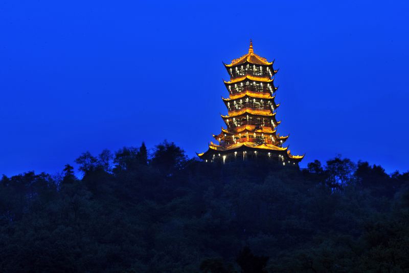 千年古堰再添一景--玉垒阁(夜景)