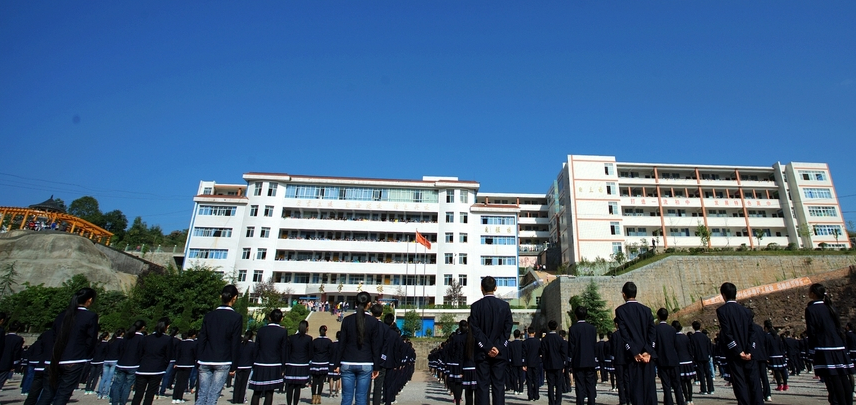 南江四中笑迎四方客 教育教学管理获肯定