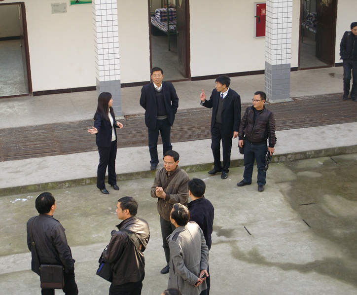 南江四中笑迎四方客 教育教学管理获肯定