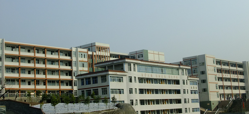 南江四中笑迎四方客 教育教学管理获肯定