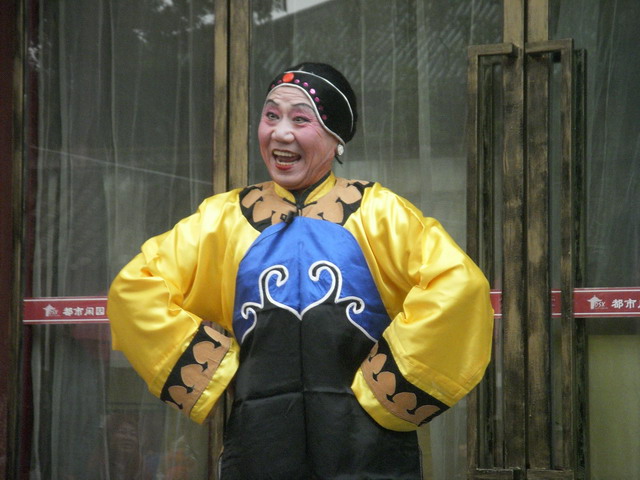 广汉的老师正在彭州迎贤店店婆化妆