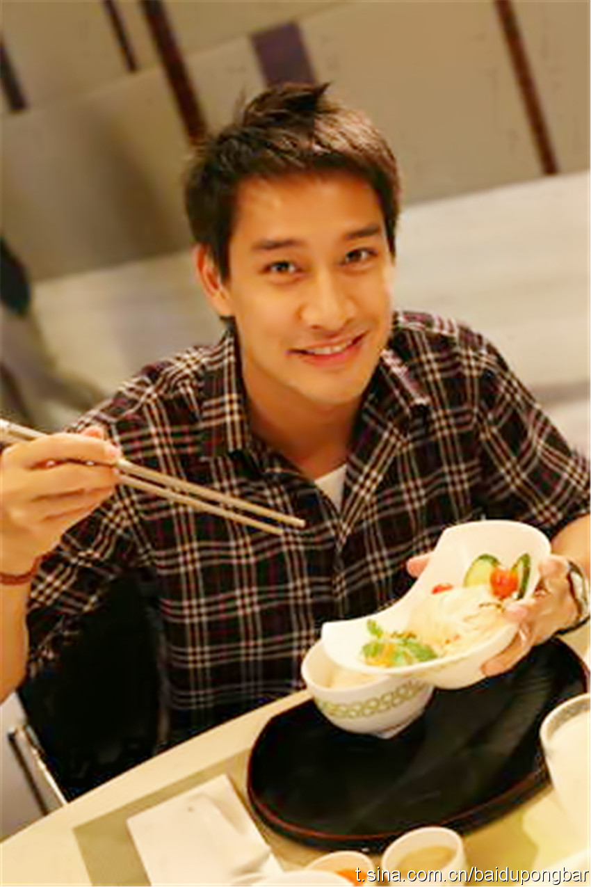 nawat kulrattanarak (pong)   血统:1/2泰国,1/2中国(爷爷奶那是