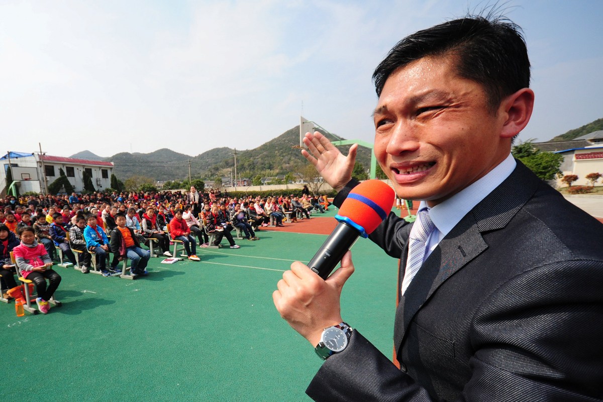 舟山一小学举行励志演讲 家长学生泣不成声