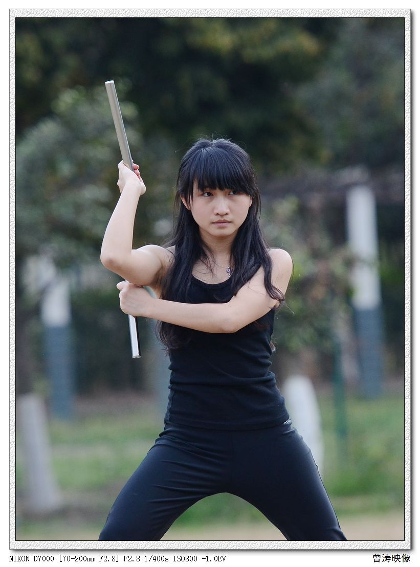 10米抓拍双节棍美女
