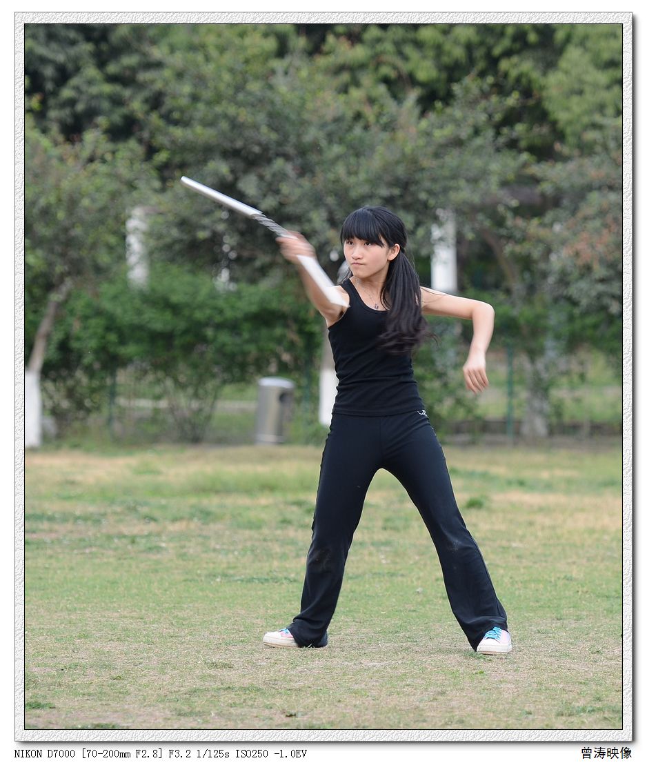 10米抓拍双节棍美女