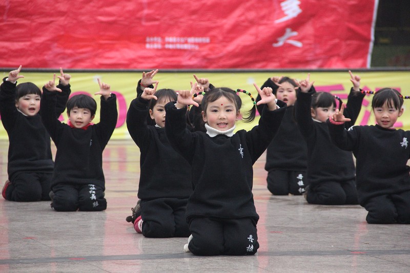 Ь2012㱨չʾԲ