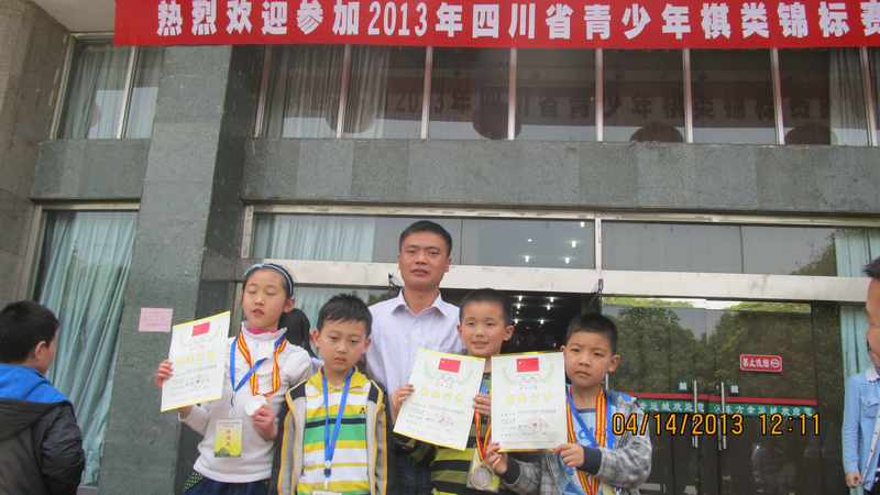 让孩子在象棋中感受快乐、迎接挑战、经受挫折