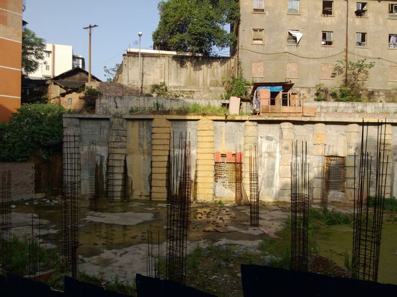 南充市金鱼岭这个楼盘搁起了?