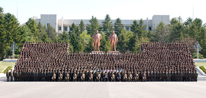 金正恩元帅探望人民保安部祝贺人民保安员和朝