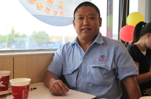 快乐"六一"无忧儿童节 雅安名山县小学生在成都国色