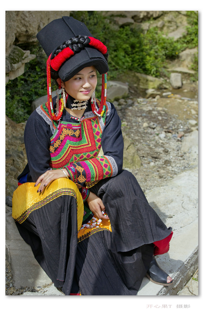 凉山彝族美女