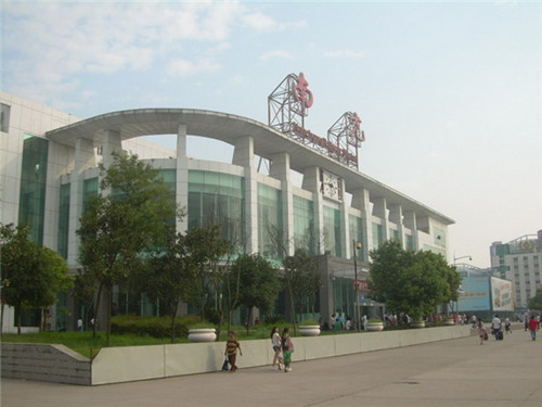 动车直达离堆公园,方便游客拜水都江堰