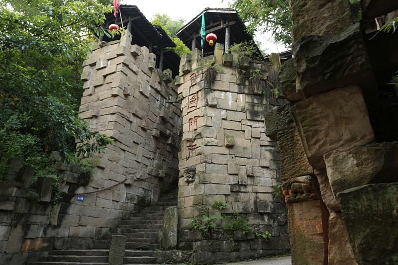 廣安神龍山石頭城隨記