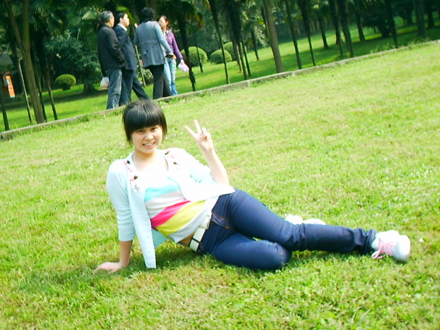 请大伙来发美女照片,希望不脱节.