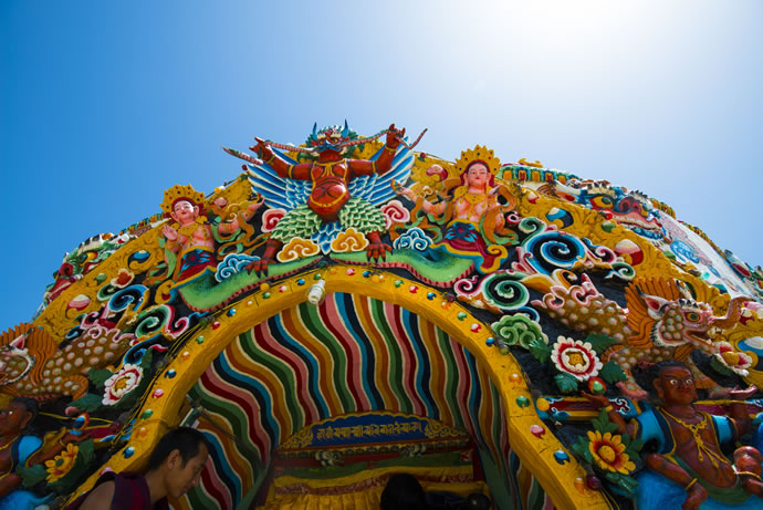 走进金色热贡,看大师绘制唐卡,感受惊心动魄的原始宗教血祭活动!