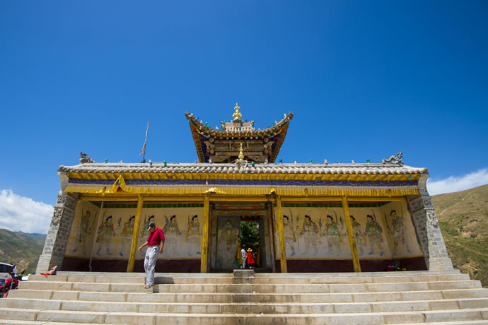 走进金色热贡看大师绘制唐卡感受惊心动魄的原始宗教血祭活动