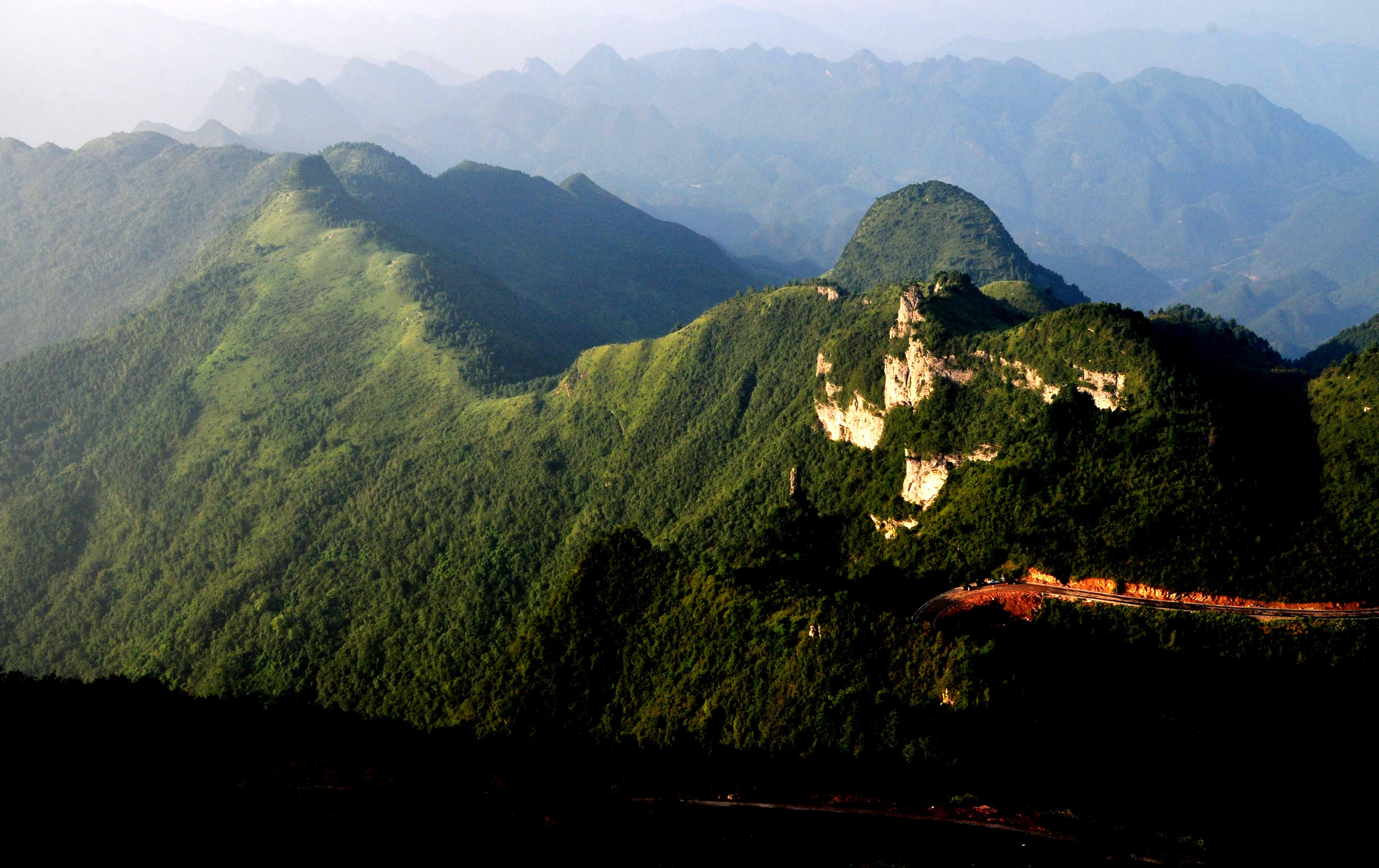 万源八台山独秀峰图片