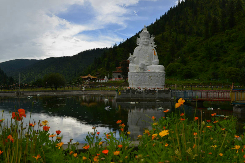 川西高原行摄炉霍玲珑寺藏族村民