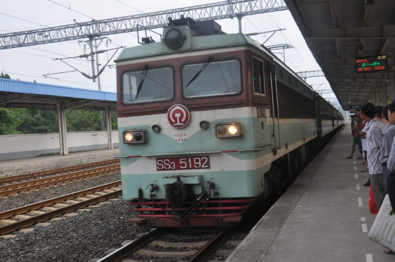 psbCAKQ15CN.jpg