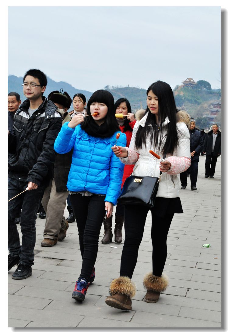 2014年春节黄金周,蓬安嘉陵第一桑梓游人如织,美女如云