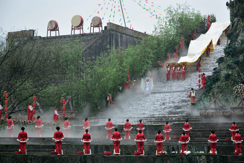 看全新版的2014中国都江堰清明放水节演出实况