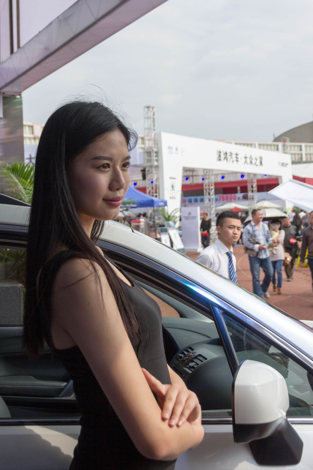 德阳房车展妹纸多,进来看妹子咯