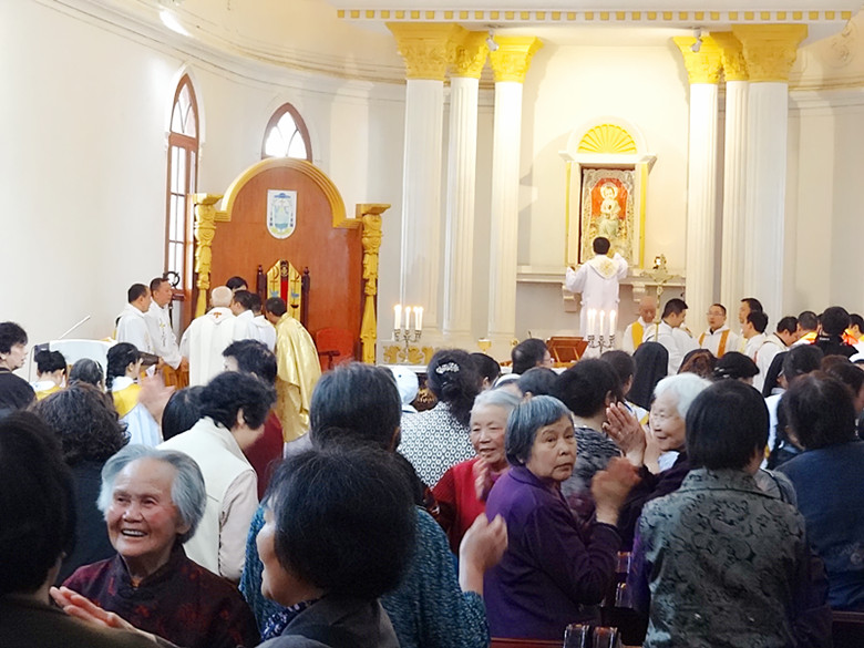 复活节 南充市天主堂 圣油弥撒