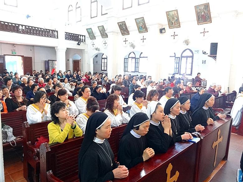 复活节 南充市天主堂 圣油弥撒