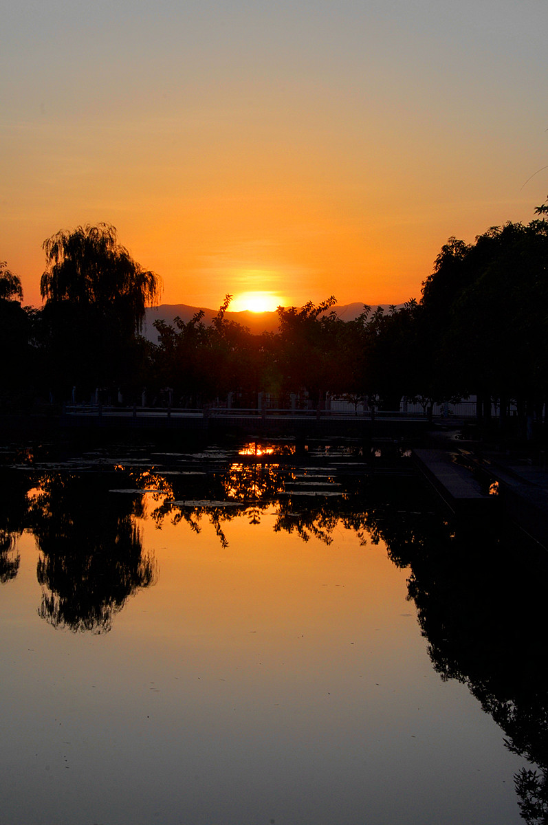 校园阳光—攀枝花大学晨景