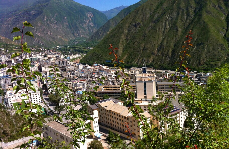 走进入夏的九寨沟县城