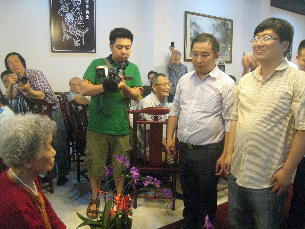 都江堰市举行著名国画大师张大千女弟子雷良玉收徒仪式