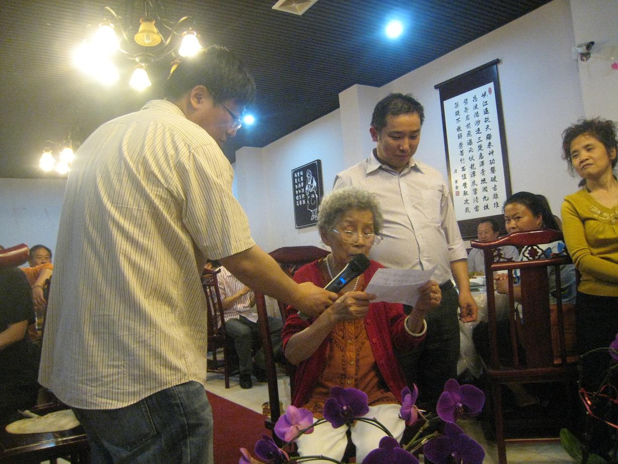 都江堰市举行著名国画大师张大千女弟子雷良玉收徒仪式