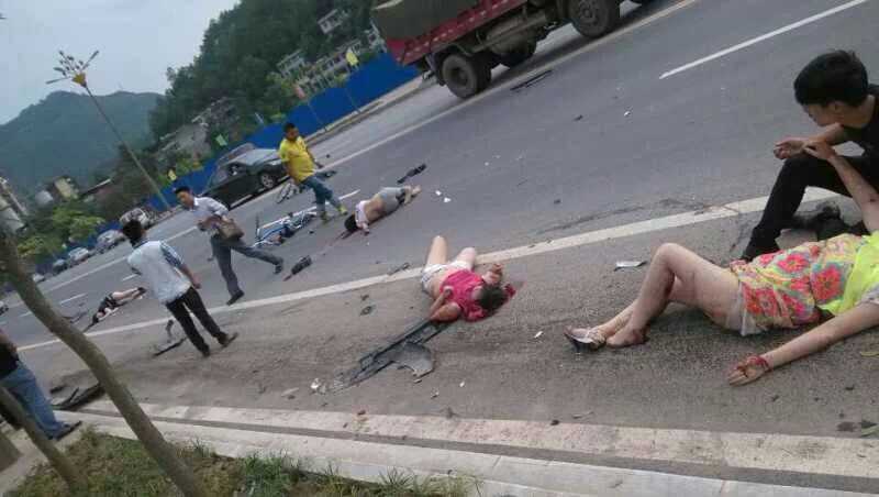 昨日下午南江发生了惨烈车祸!