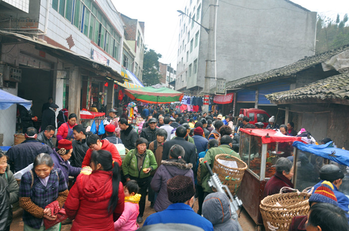 沐川箭板古镇赶场图片