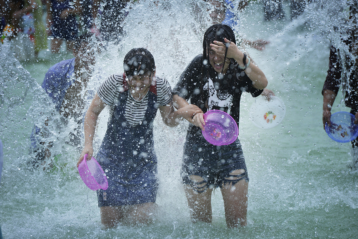 水的嬉戏三道堰泼水节
