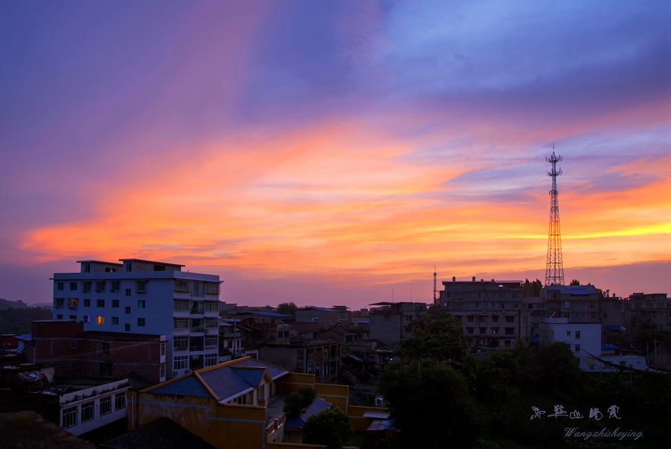 乡镇上的晚霞