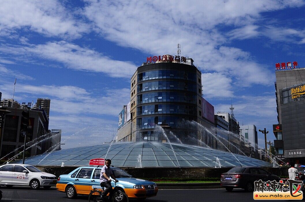 为了南充城市风景更美丽,五星穹顶天天喷水